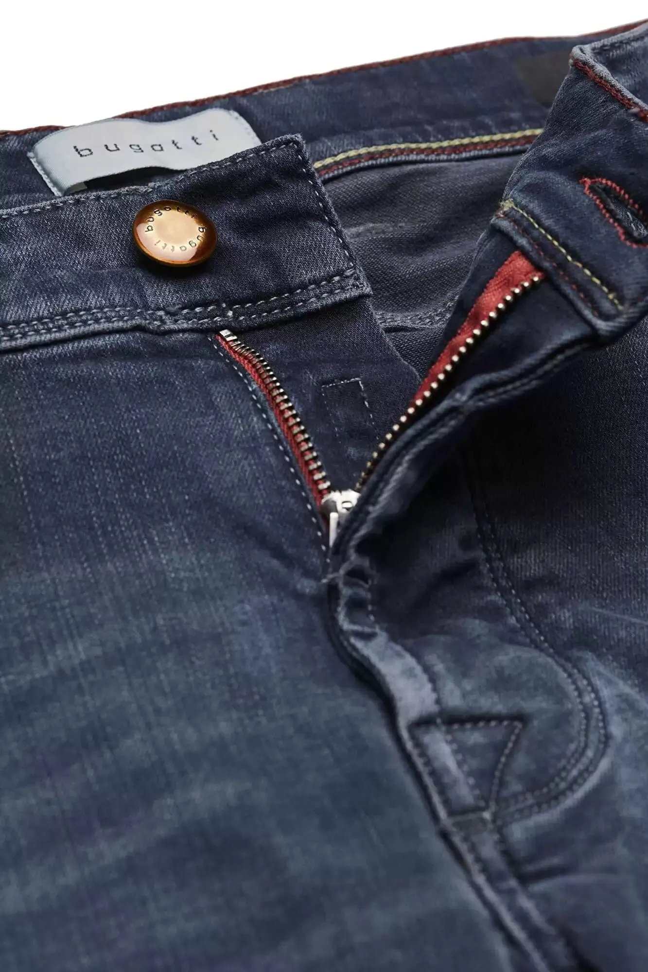 Bugatti Men's Jeans in a Distressed Look in Navy